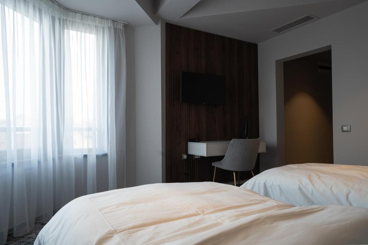 Hotel Cristal Cluj-Napoca Esterno foto