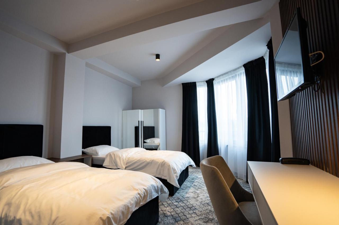 Hotel Cristal Cluj-Napoca Esterno foto