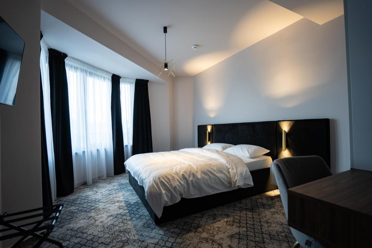 Hotel Cristal Cluj-Napoca Esterno foto